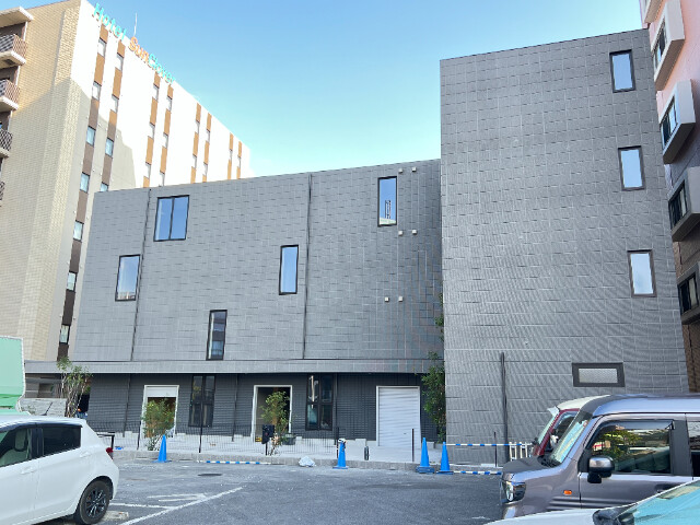 ��ʌ��z�J�s�ԎR�{��3-26�̃}���V�����̌����O��