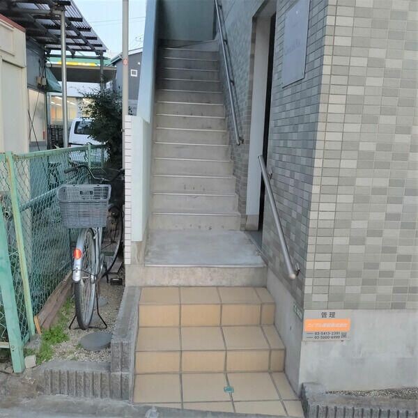 ��ʌ������s�����R���ڂ̃}���V�����̃G���g�����X