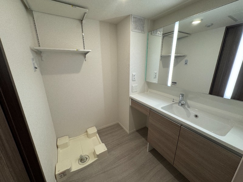 ��ʌ�����s�݉ƒ��̃A�p�[�g�̐��ʏ�