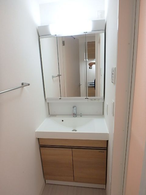 ��ʌ��������܎s��{���咬�R���ڂ̃}���V�����̐��ʏ�