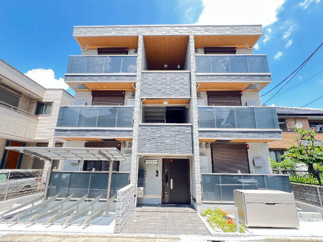 ��ʌ�����s�݉ƒ��̃A�p�[�g�̌����O��