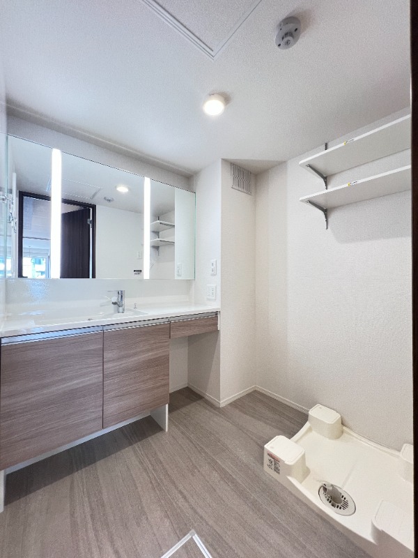 ��ʌ�����s�݉ƒ��̃A�p�[�g�̐��ʏ�