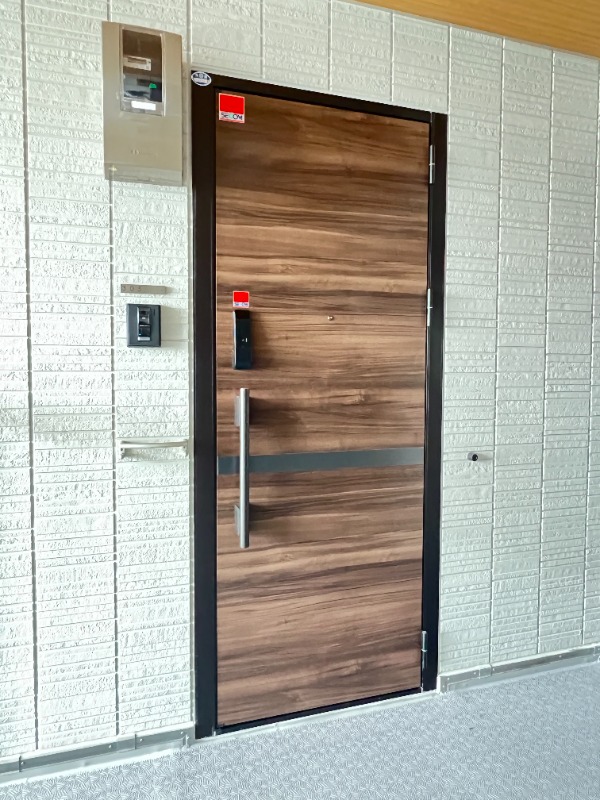 ��ʌ�����s�݉ƒ��̃A�p�[�g�̃G���g�����X