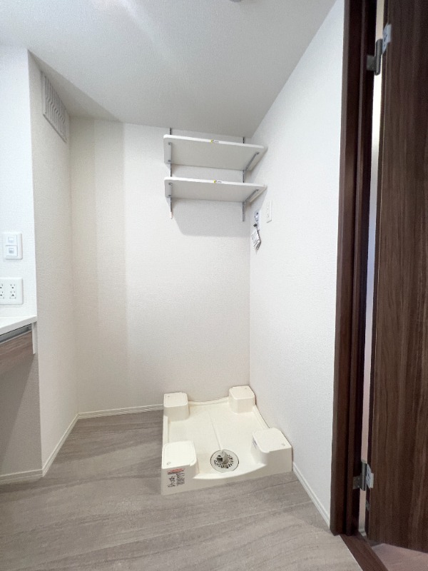 ��ʌ�����s�݉ƒ��̃A�p�[�g�̐��ʏ�