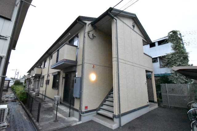 ��ʌ������s�V�P���̃A�p�[�g�̌����O��