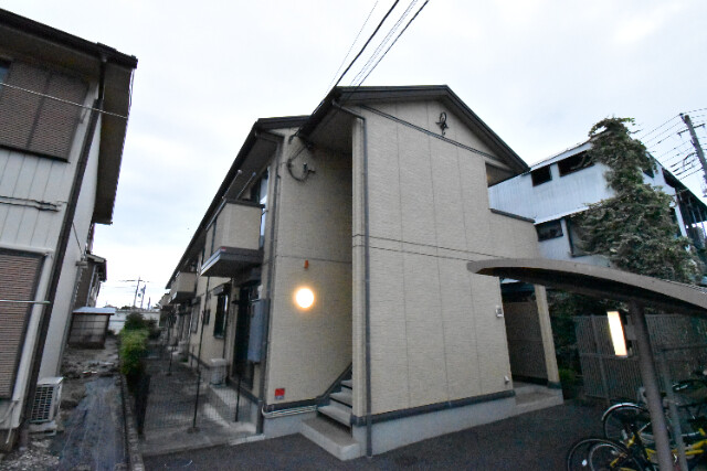 ��ʌ������s�V�P���̃A�p�[�g�̌����O��