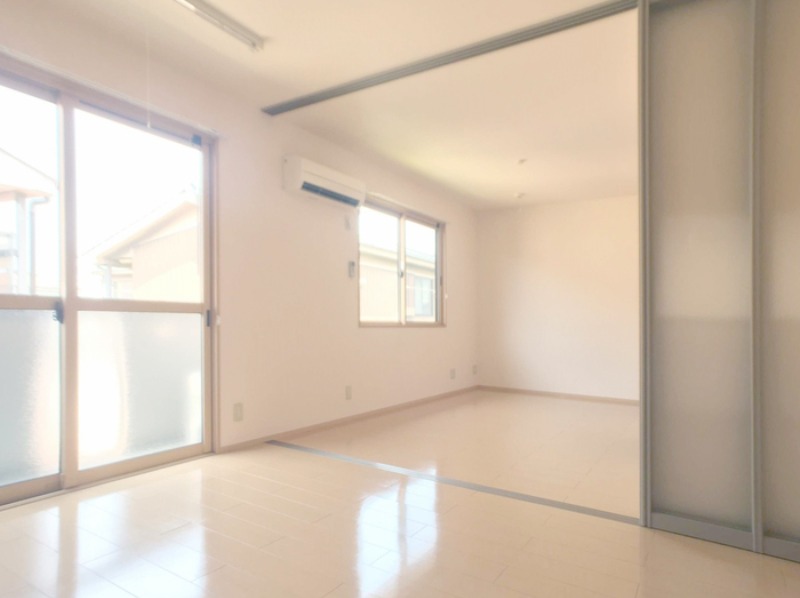 ��ʌ������s�V�P���̃A�p�[�g�̂��̑������E�X�y�[�X