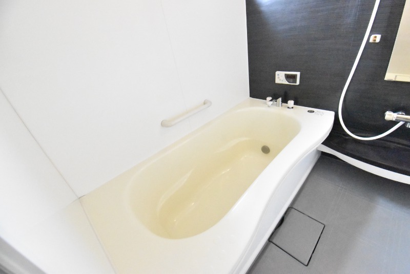 ��ʌ�����s����R���ڂ̃A�p�[�g�̃o�X