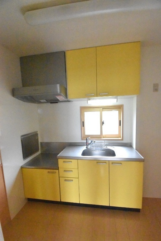 ��ʌ�����s����R���ڂ̃A�p�[�g�̃L�b�`��