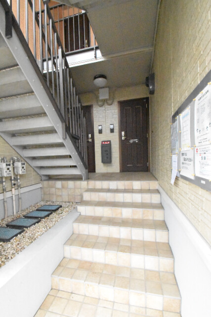 ��ʌ�����s����R���ڂ̃A�p�[�g�̃G���g�����X