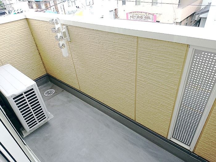 ��ʌ��������܎s��΋搼���T���ڂ̃A�p�[�g�̃o���R�j�[