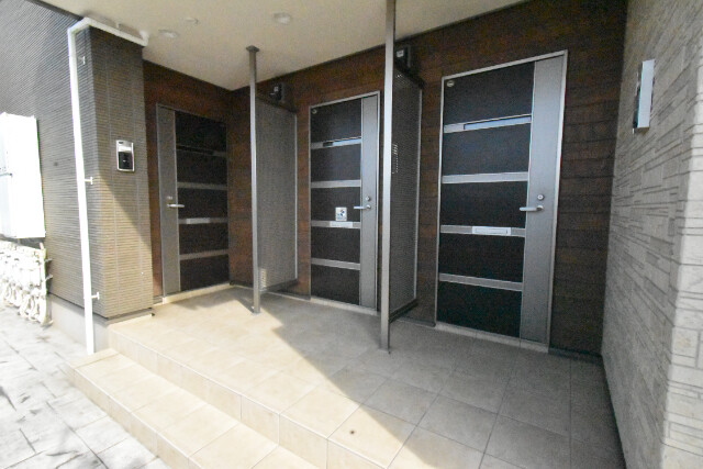 ��ʌ��������܎s�΋�����Q���ڂ̃A�p�[�g�̃G���g�����X