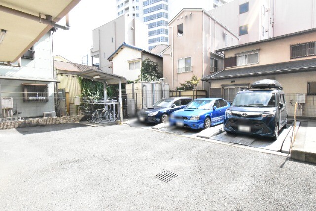 ��ʌ��z�J�s�퐶���̃}���V�����̒��ԏ�