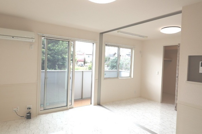 ��ʌ��������܎s�΋�厚�O���̃A�p�[�g�̋��ԁE���r���O