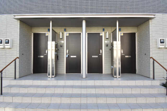 ��ʌ��������܎s�΋�厚�O���̃A�p�[�g�̃G���g�����X