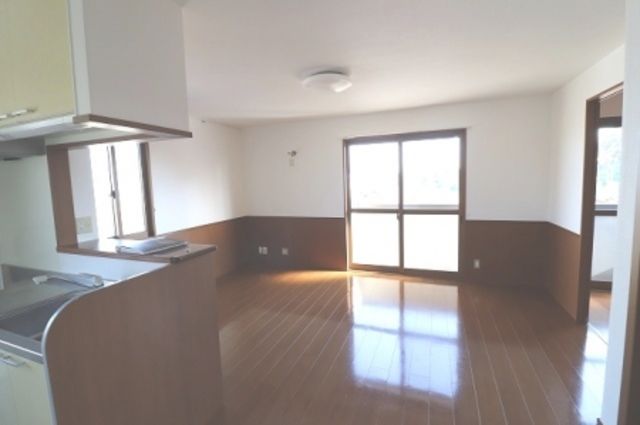 ��ʌ��������܎s�΋��Ԗ؂R���ڂ̃A�p�[�g�̋��ԁE���r���O