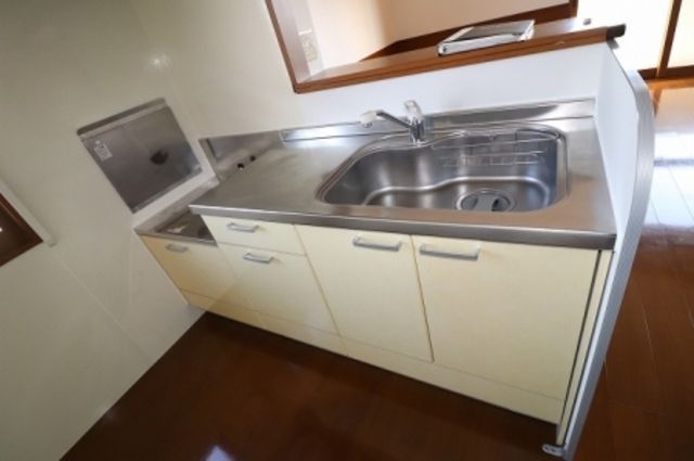 ��ʌ��������܎s�΋��Ԗ؂R���ڂ̃A�p�[�g�̃L�b�`��