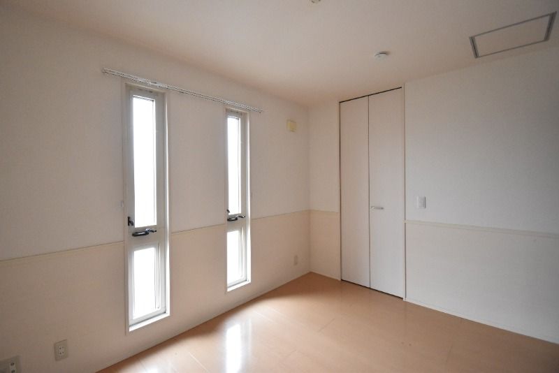 ��ʌ�����s�厚�ΐ_�̃A�p�[�g�̂��̑������E�X�y�[�X