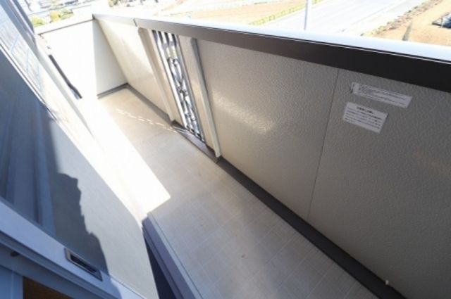 ��ʌ��������܎s�΋��Ԗ؂R���ڂ̃A�p�[�g�̃o���R�j�[