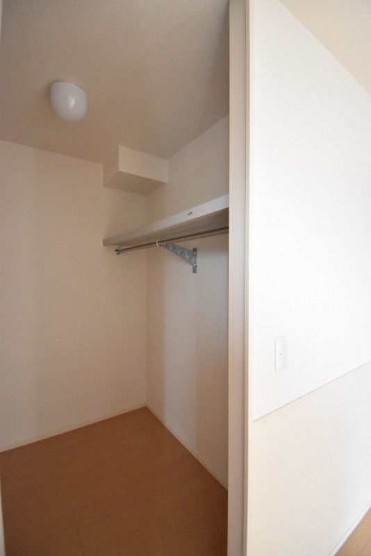 ��ʌ�����s�厚�ΐ_�̃A�p�[�g�̎��[