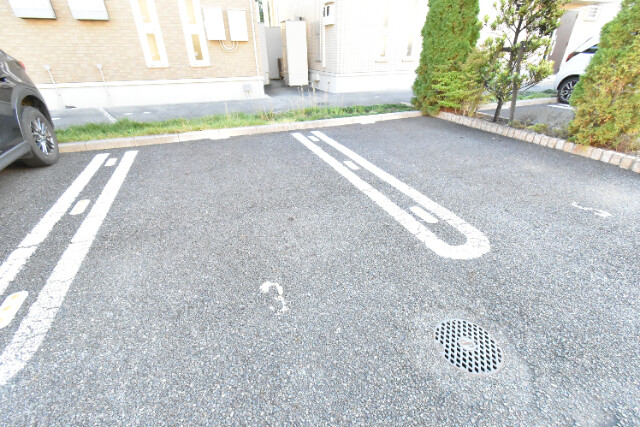 ��ʌ�����s�厚�ΐ_�̃A�p�[�g�̒��ԏ�