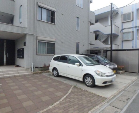 ��ʌ�����s�씵���J�U���ڂ̃}���V�����̒��ԏ�