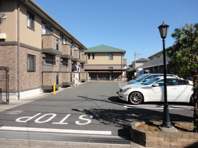 ��ʌ��������܎s�k��ޗǒ��̃A�p�[�g�̒��ԏ�