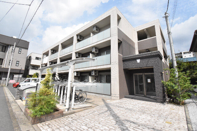 ��ʌ��z�J�s�ԎR�{���̃}���V�����̌����O��