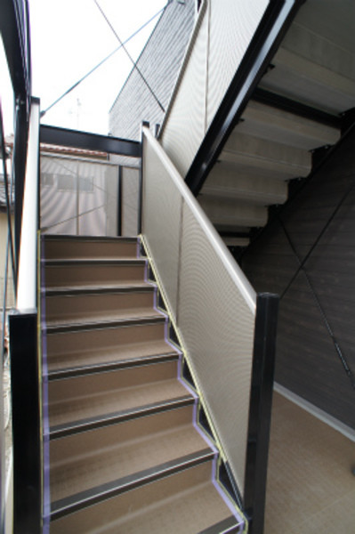 ��ʌ������s�_���P���ڂ̃A�p�[�g�̃G���g�����X