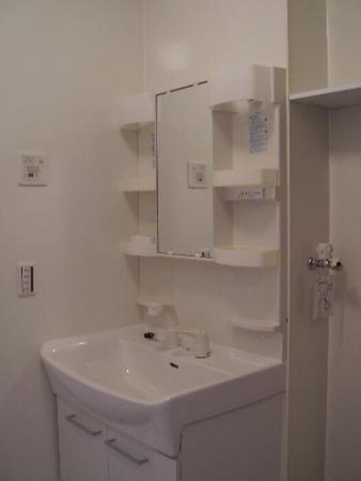 ��ʌ��z�J�s�k�z�J�Q���ڂ̃A�p�[�g�̐��ʏ�