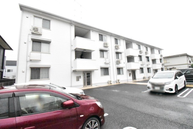 ��ʌ��z�J�s�k�z�J�Q���ڂ̃A�p�[�g�̒��ԏ�