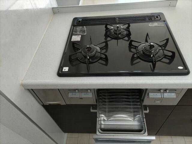 ��ʌ�����s�˒˂R���ڂ̃A�p�[�g�̃L�b�`��