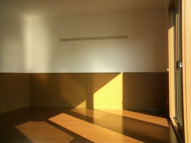 ��ʌ��������܎s�k��ޗǒ��̃A�p�[�g�̋����E���r���O