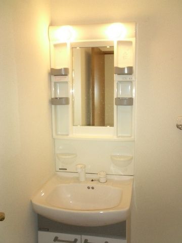 ��ʌ��������܎s�k��ޗǒ��̃A�p�[�g�̐��ʏ�