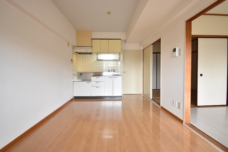 ��ʌ��z�J�s���]���Q���ڂ̃}���V�����̋��ԁE���r���O