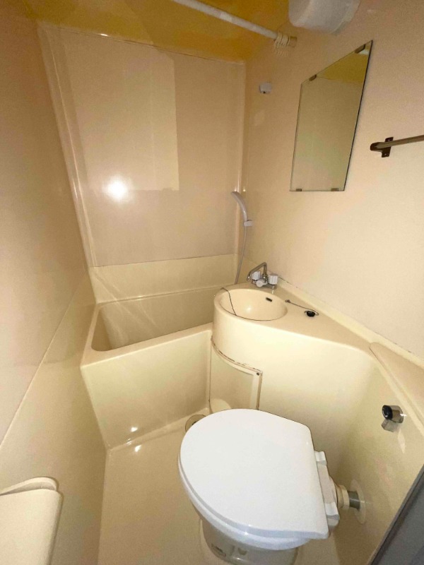 ��ʌ��x�m���s�ߐ����Q���ڂ̃A�p�[�g�̃o�X