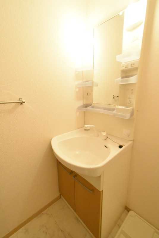 ��ʌ��������܎s�k��������Q���ڂ̃A�p�[�g�̐��ʏ�