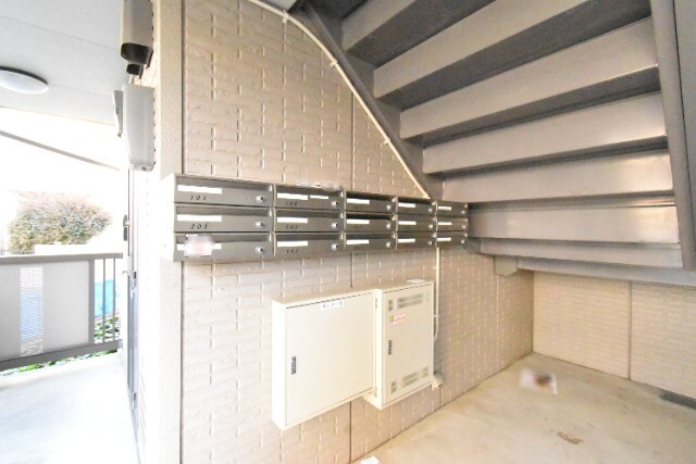 ��ʌ��������܎s�k��������Q���ڂ̃A�p�[�g�̃G���g�����X