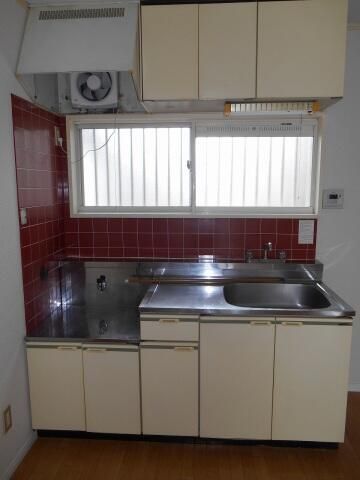 ��ʌ�����s�厚���s�̍��݂̃A�p�[�g�̃L�b�`��