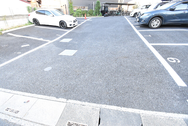 ��ʌ�����s�˒˓�P���ڂ̃}���V�����̒��ԏ�