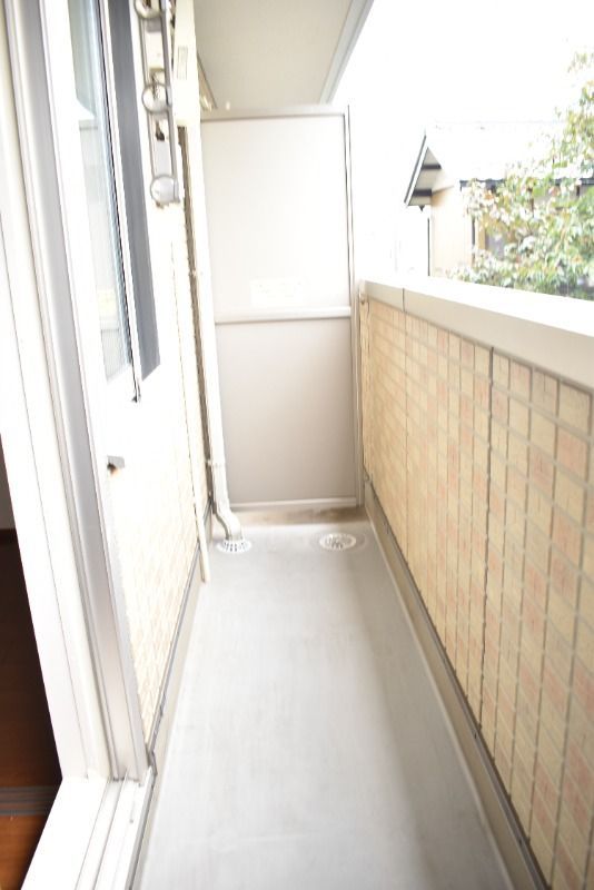 ��ʌ��������܎s�������J�W���ڂ̃A�p�[�g�̃o���R�j�[