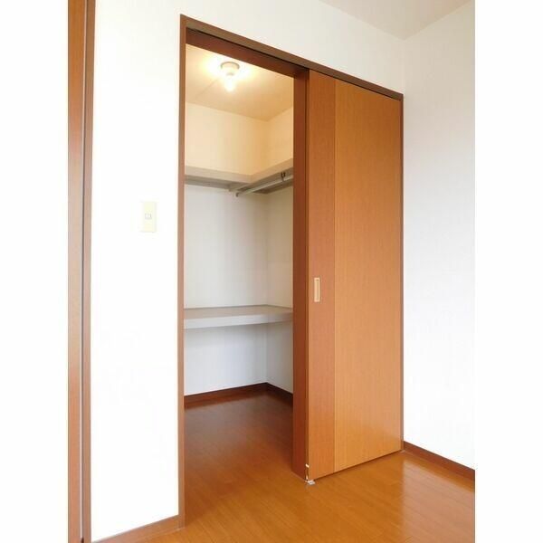 ��ʌ������s�ԌI�S���ڂ̃A�p�[�g�̂��̑��ݔ�