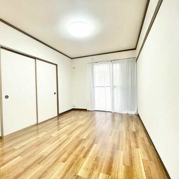 ��ʌ�����s�݉ƒ��̃A�p�[�g�̋��ԁE���r���O