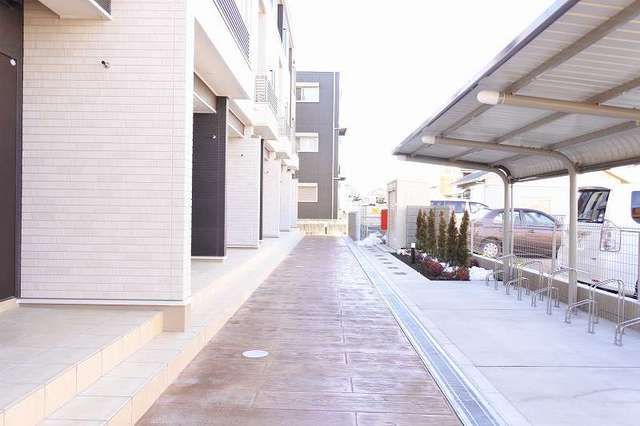 ��ʌ�����s�]�˂R���ڂ̃A�p�[�g�̃G���g�����X