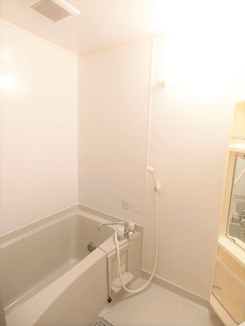 ��ʌ��������܎s�΋揼�؂R���ڂ̃A�p�[�g�̃o�X