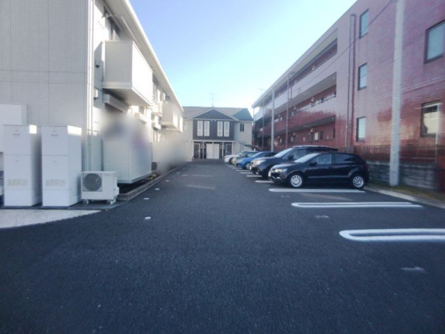 ��ʌ��z�J�s�ԎR���R���ڂ̃A�p�[�g�̒��ԏ�