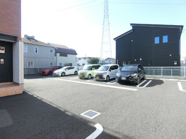 ��ʌ��z�J�s�{�{���S���ڂ̃A�p�[�g�̒��ԏ�