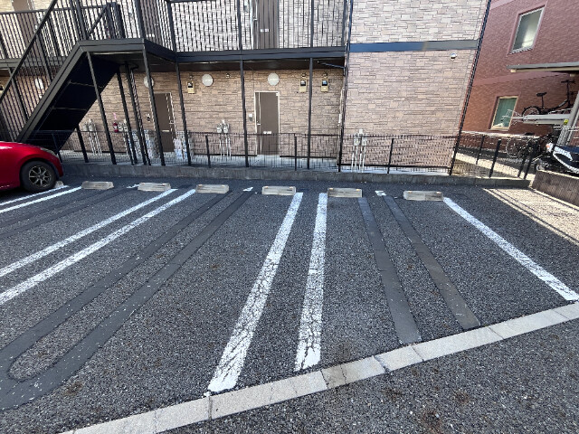 ��ʌ�����s�厚���s�̃A�p�[�g�̒��ԏ�