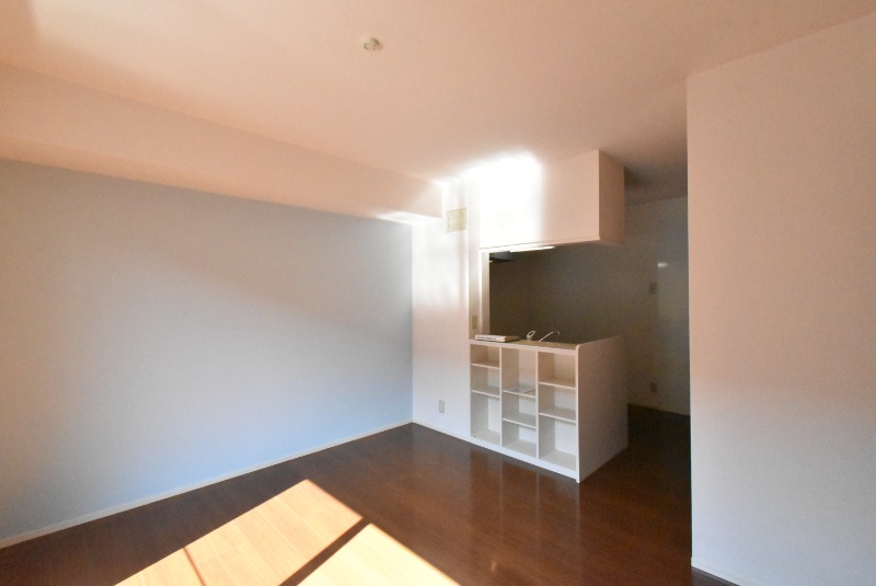 ��ʌ��z�J�s�ԎR���R���ڂ̃A�p�[�g�̋��ԁE���r���O