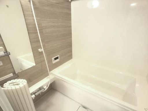 ��ʌ��z�J�s���C�N�^�E���U���ڂ̃A�p�[�g�̃o�X